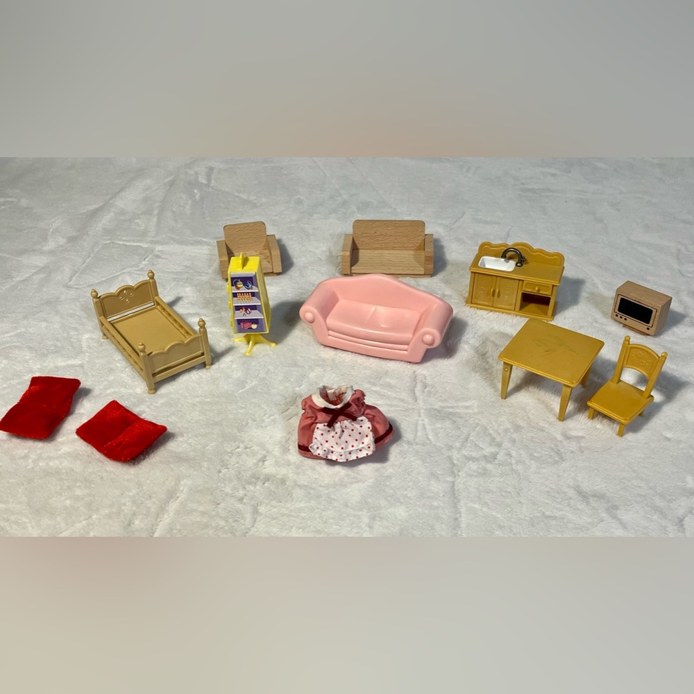 Calico Critters and Other Accessories Toy Lot